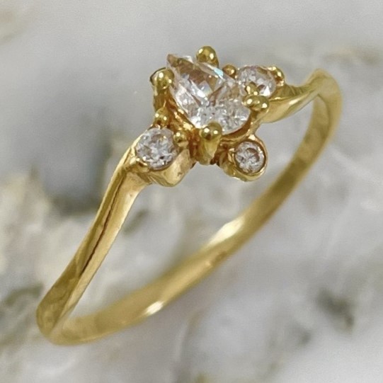 Anillo Gota Cuatro Circones