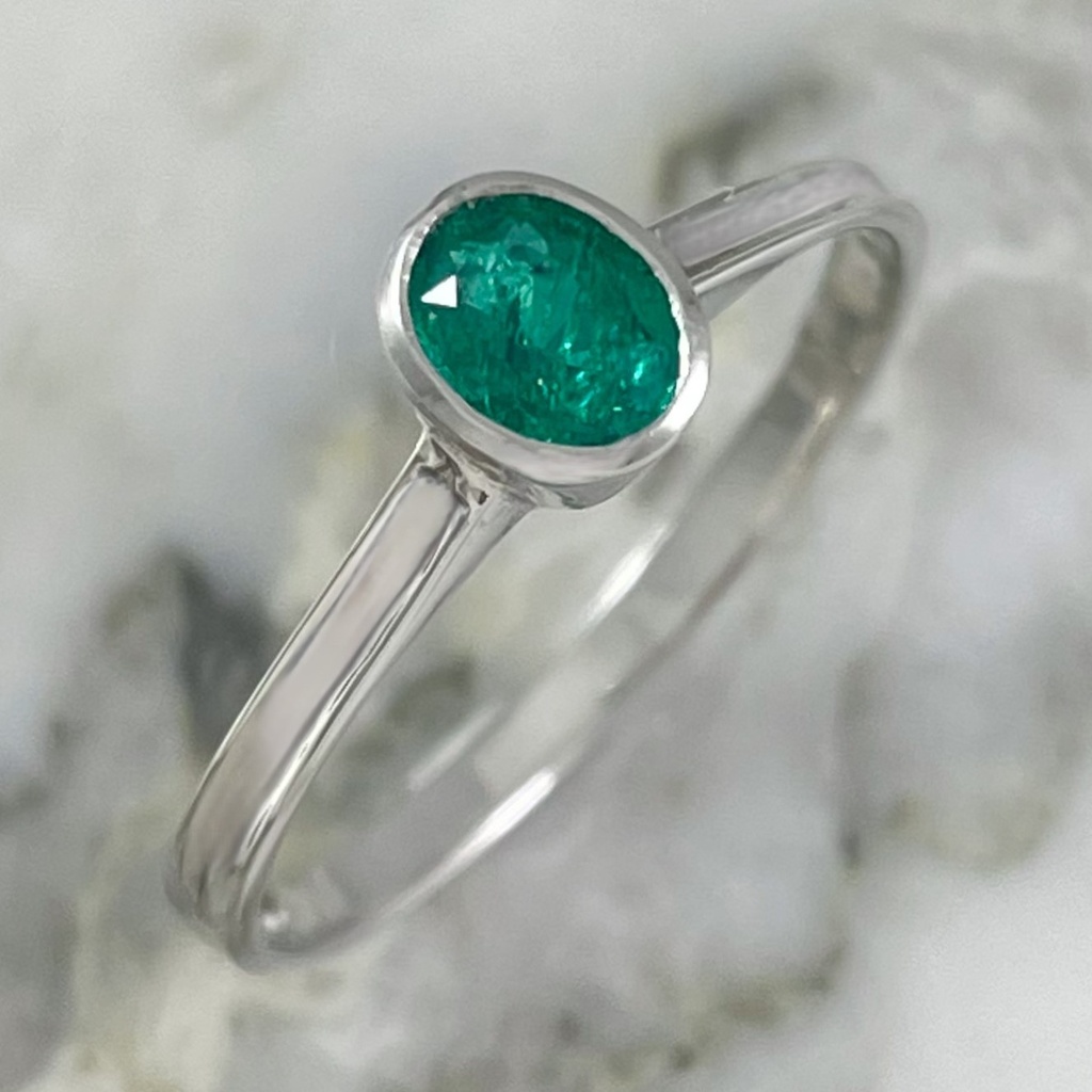 Anillo Ovalo Esmeralda
