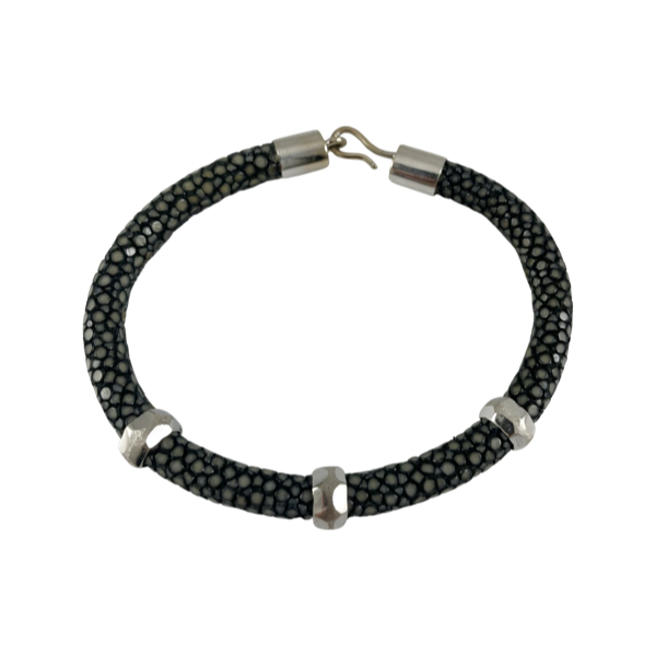Manilla en Cuero de Mantaraya 3 faceted Charms