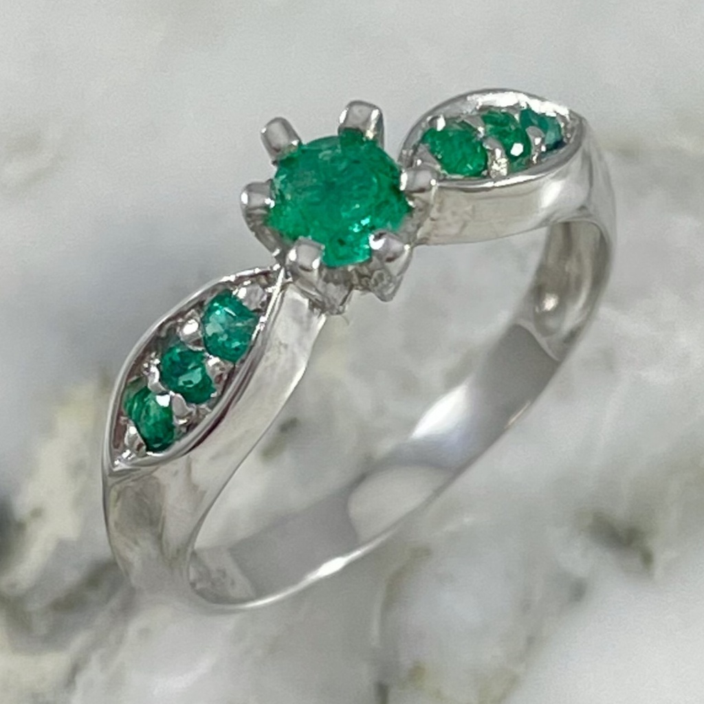 Anillo Aina